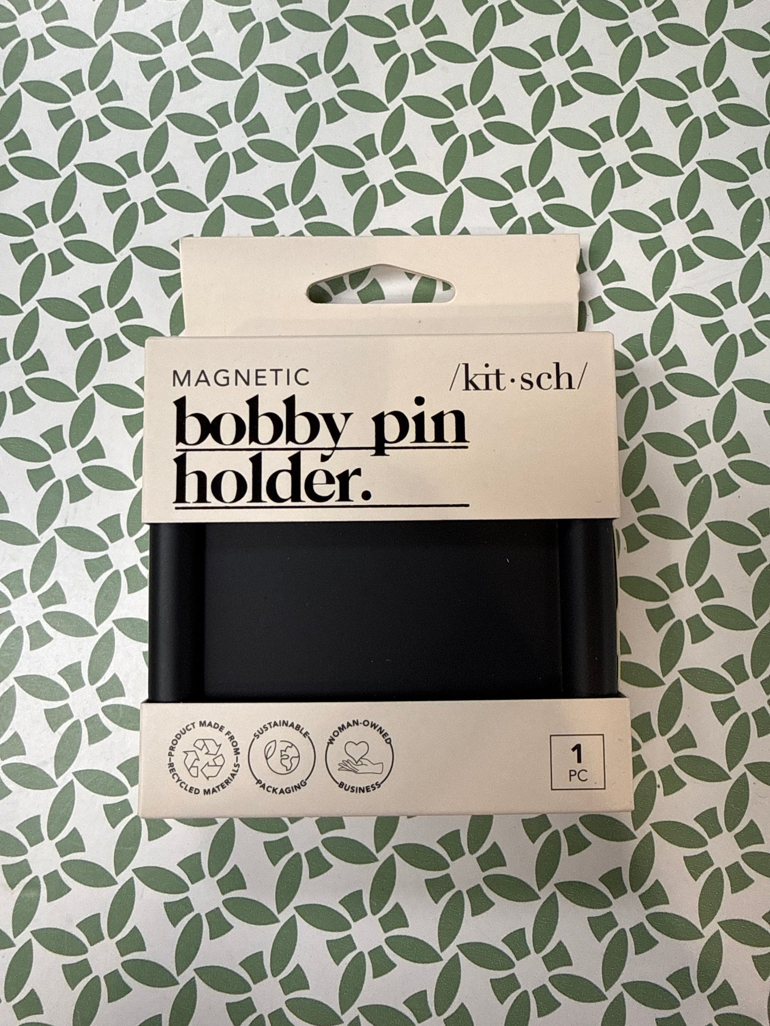 Bobby pin holder magnetic